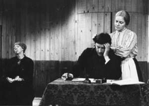 Tampereen Työväen Teatteri 1977. Kuvassa Raili Veivo, Veijo Pasanen ja Maija-Liisa Majanlahti.