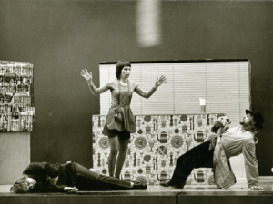 AHAA Teatteri 1974. Kuvassa Ulla-Maija Karjula ja Matti Ruohola