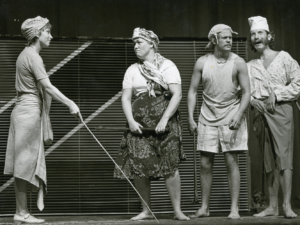 AHAA Teatteri 1974. Kuvassa vasemmalta Ulla-Maija Karjula, Margit Lindeman, Juhani Kouki ja Pentti Kotkaniemi